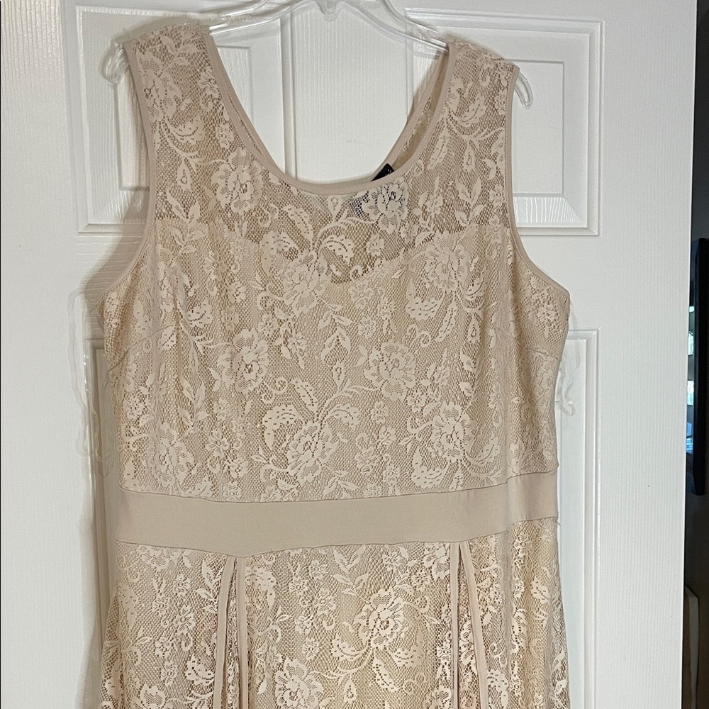 Ivory Lace Lined Maxi Dress with Sheer Yoke Plus 2X Womans - Picture 7 of 13